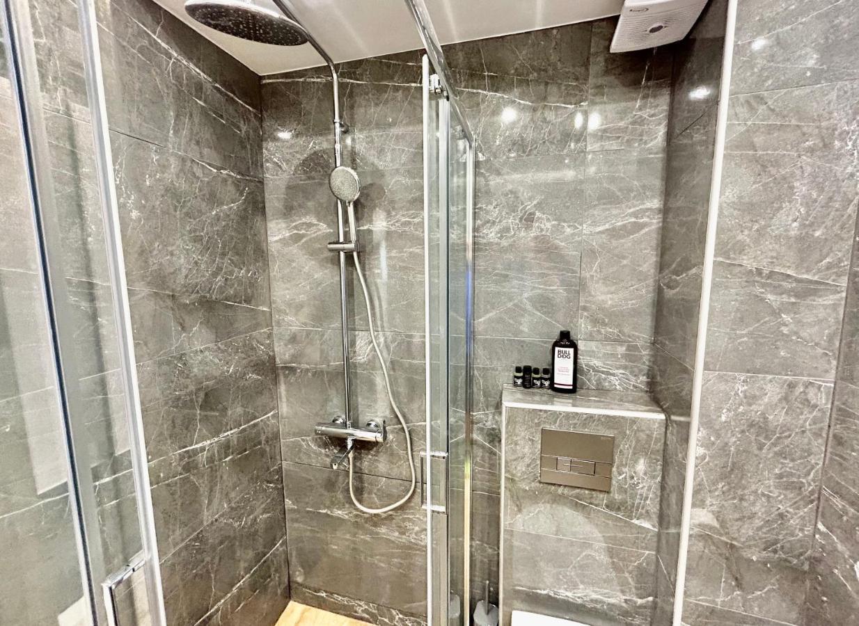 Port Twins Suites No1 比雷埃夫斯 外观 照片